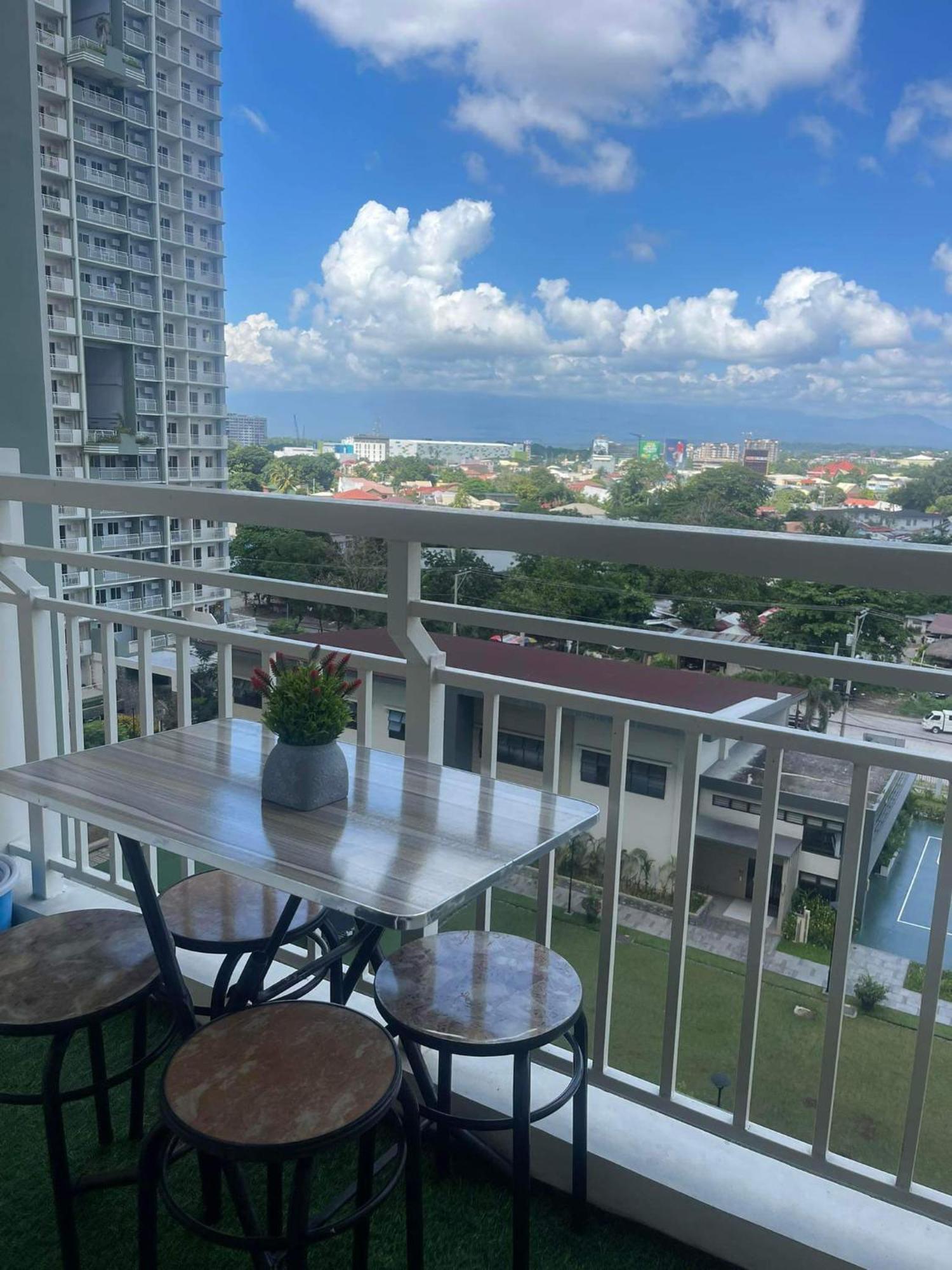Verdon Parc Davao City With Balcony By Darpm Exterior photo