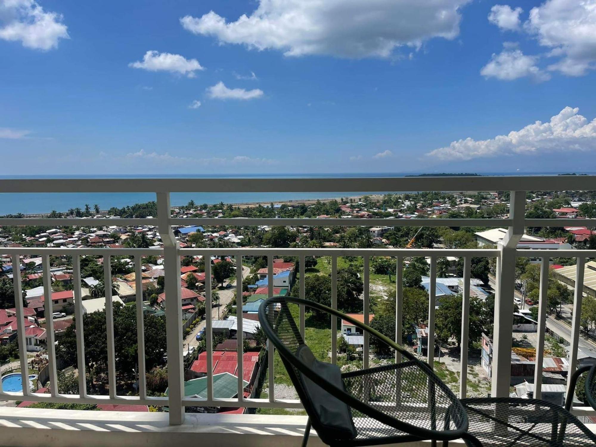 Verdon Parc Davao City With Balcony By Darpm Exterior photo