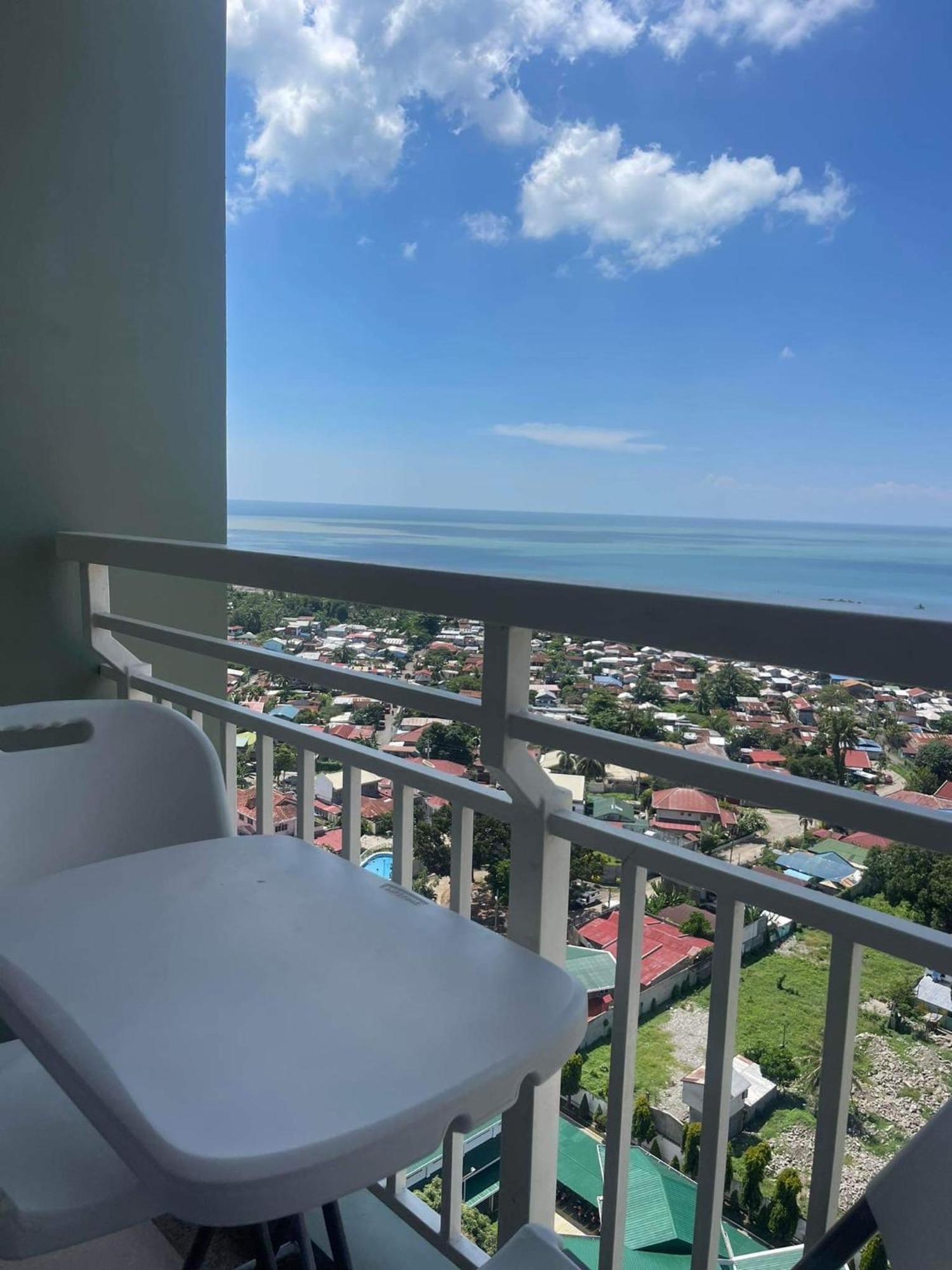 Verdon Parc Davao City With Balcony By Darpm Exterior photo