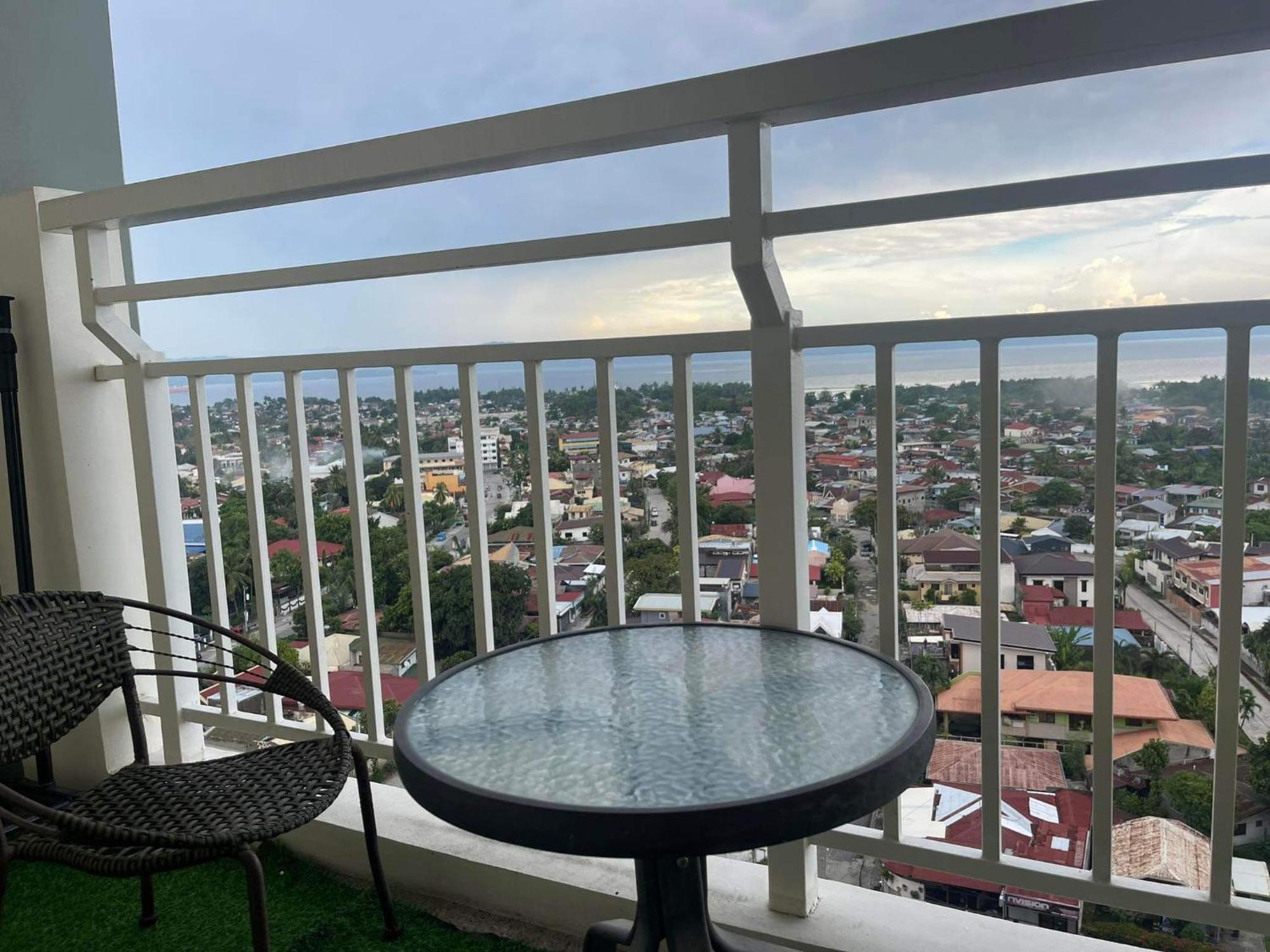 Verdon Parc Davao City With Balcony By Darpm Exterior photo