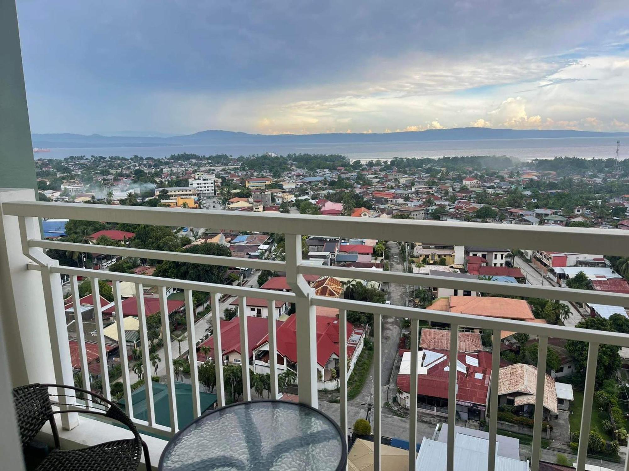 Verdon Parc Davao City With Balcony By Darpm Exterior photo
