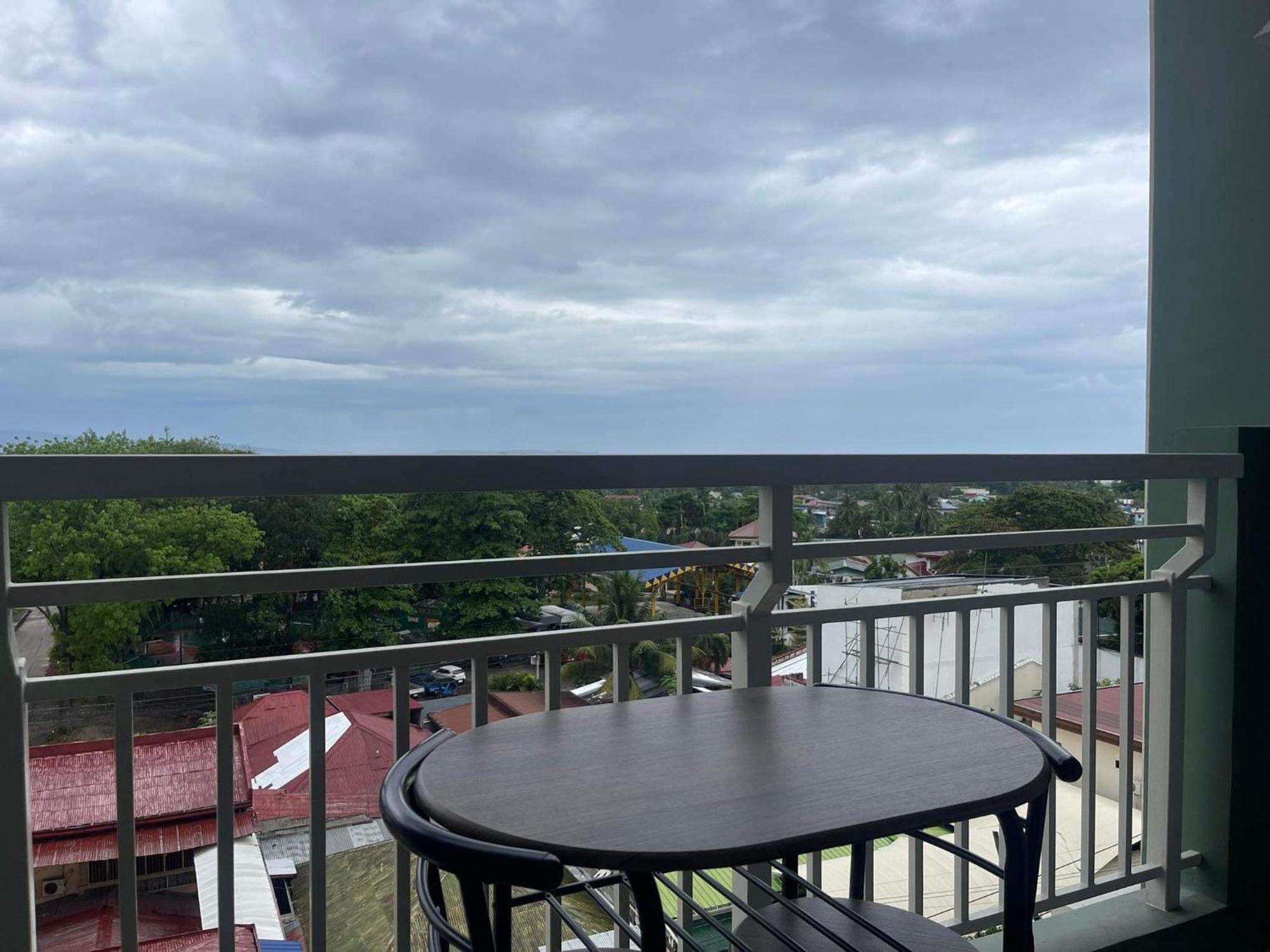 Verdon Parc Davao City With Balcony By Darpm Exterior photo