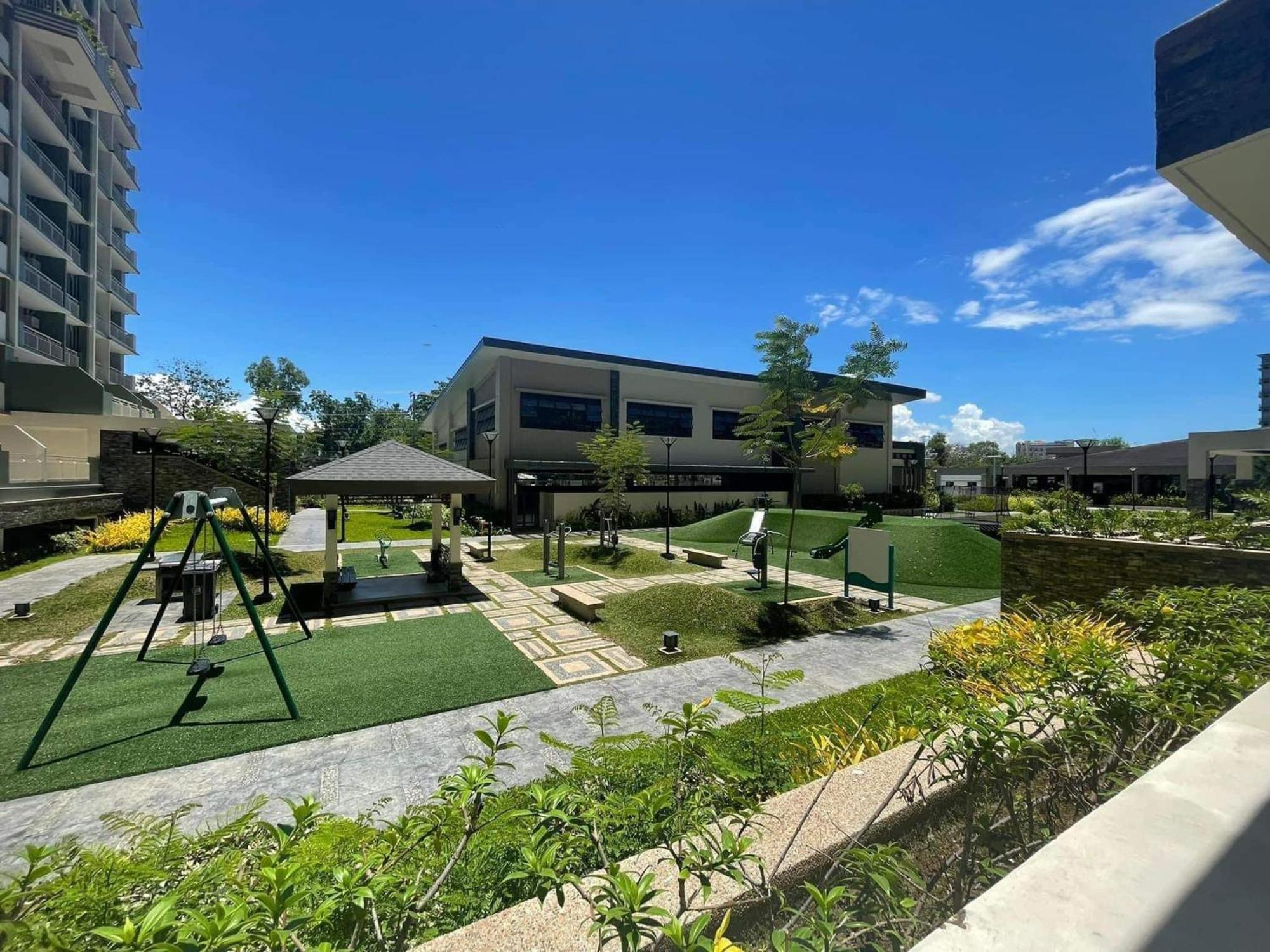 Verdon Parc Davao City With Balcony By Darpm Exterior photo
